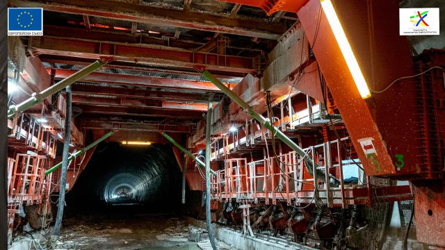 Рубрика „ТранспортирайСе“:  Готова е конструкцията и на платното за Кулата на виадукта при тунел „Железница“ на АМ „Струма“
