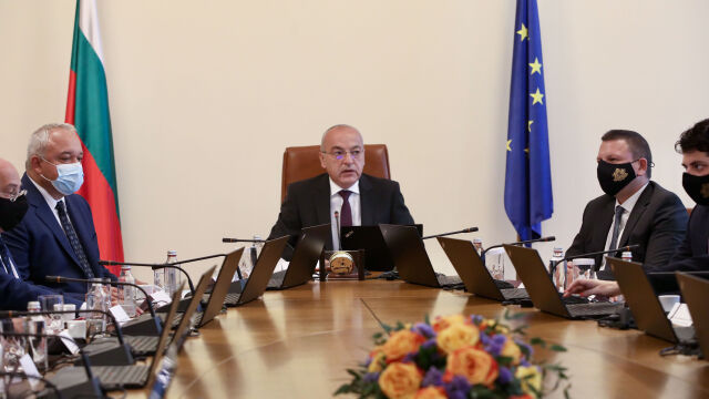 Гълъб Донев остава служебен премиер с четирима вицепремиери – Атанас