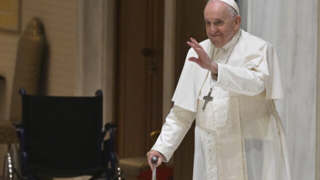 Папа Франциск е приет в римската болница Джемели Светият отец