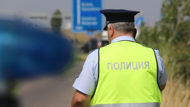 49 годишен е опитал да старозагорски полицаи съобщиха от пресцентъра