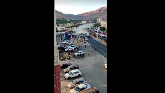 Камион се вряза в тълпа близо до бензиностанция в турския
