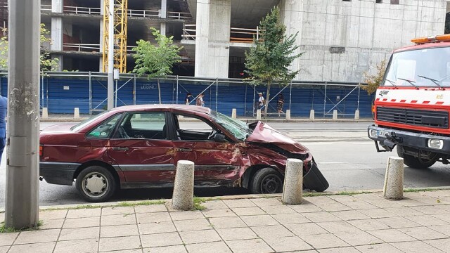 Катастрофа между два трамвая и лека кола на столичния бул