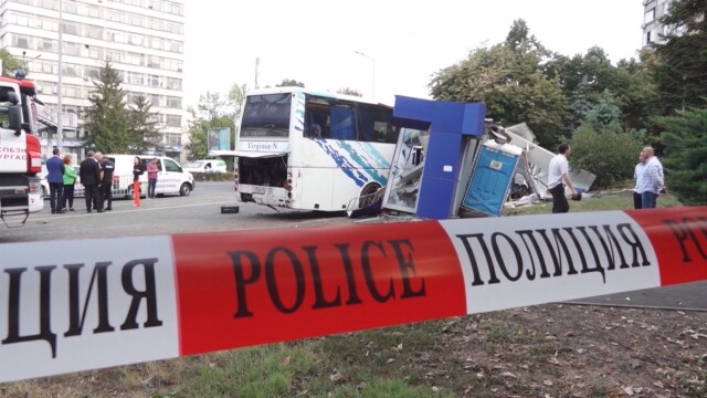 При тежка катастрофа в Бургас загинаха двама полицаи Инцидентът е