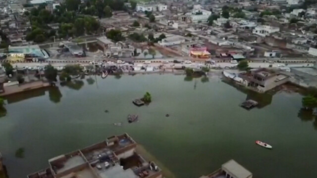 Над 33 милиона души са засегнати от тежките наводнения в