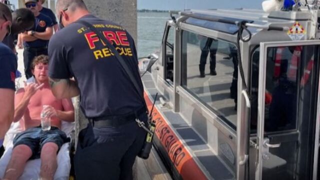 Човек беше спасен от частично потопена лодка в Атлантическия океан