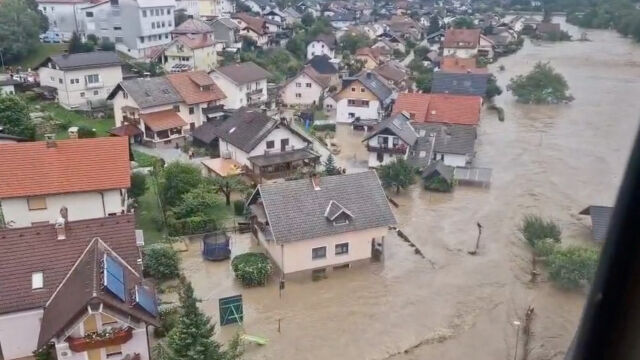 Словения продължава борбата с последиците от опустошителните наводнения които взеха
