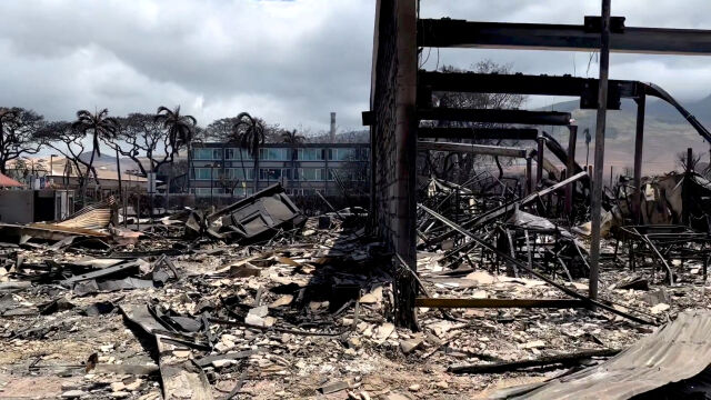 Продължава да расте броят на жертвите при пожара на хавайския
