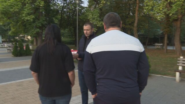 Мъж беше пребит пред детето си в парка в Ботевград