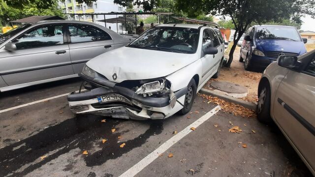 Седем паркирани автомобила са ударени на улица Босилек в Пловдив