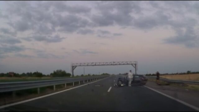 Катастрофа с два автомобила блокира автомагистрала Тракия между Пловдив и