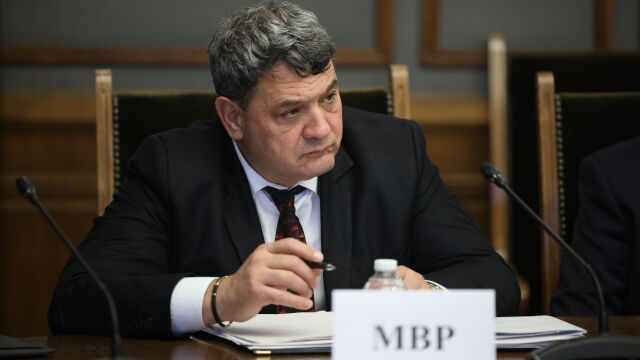 Държавният глава Румен Радев подписа указ за освобождаването на главен