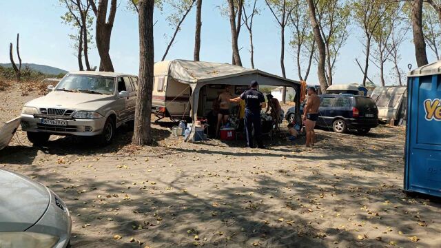 19 каравани паркирали и престояващи в района на дюни и