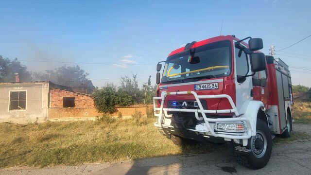 Пожар избухна този следобед в харманлийското село Славяново Огънят стигна