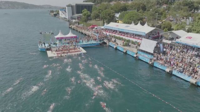 В Истанбул се проведе оспорвано състезание по плуване 2600