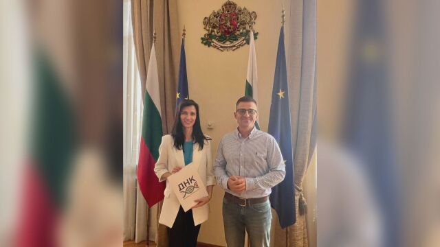 Външният министър Мария Габриел и Андрей Арнаудов се срещнаха в