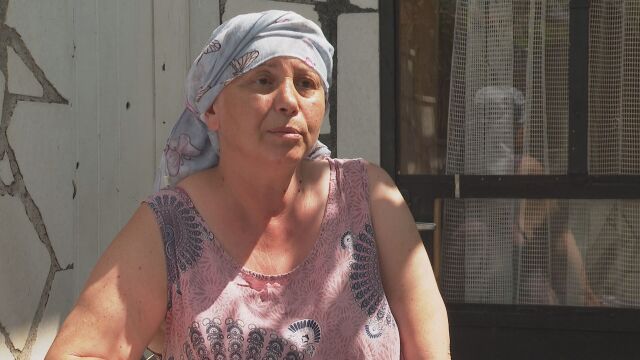 Вече две години 54 годишната Атанаска Генова от пазарджишкото село Виноградeц