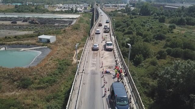 Трафикът през Дунав мост край Русе с часове беше парализиран