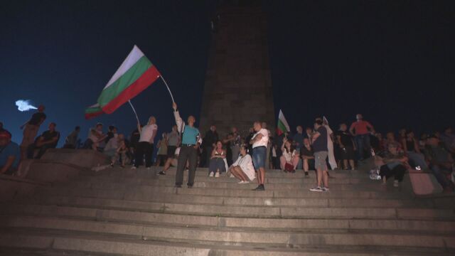Напрежение пред Паметника на Съветската армия Цяла нощ остана засилено