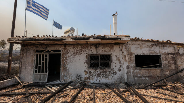 "Престъпления срещу страната": 79 души са арестувани в Гърция за палежи