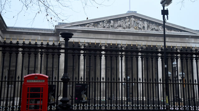Директорът на Британския музей в Лондон подаде оставка след като