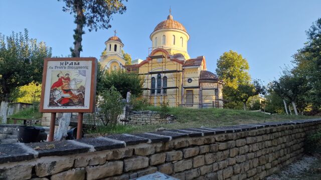 Полицията в Мездра разкри извършителите на обира от православния храм