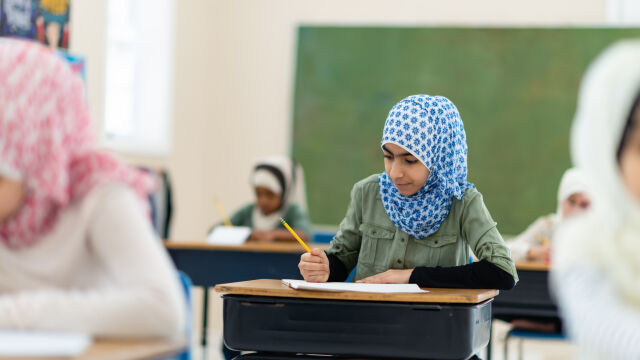 На учениците ще бъде забранено да носят мюсюлманската дреха абая
