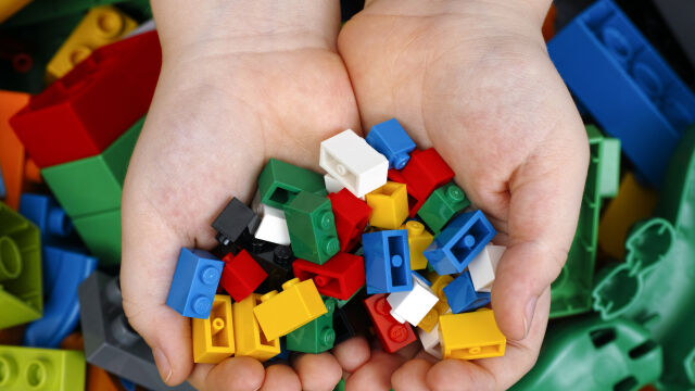 "Тухла по тухла": Lego отбелязва ръст в продажбите 