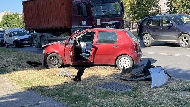 Катастрофа е станала на кръстовището между бул Коматевско шосе и ул