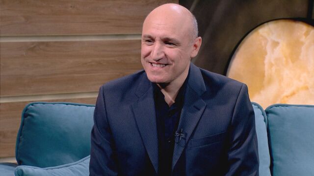  Българинът Ясен Тодоров е опитен пилот летателен инструктор фотограф цигулар