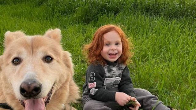 Ариел Бибас е весело момче което обича кучето си и