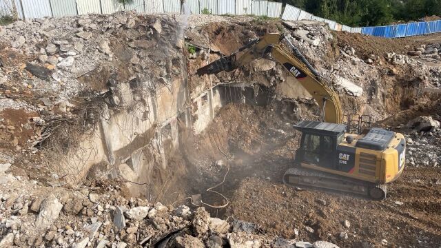 Премахването на двете стари сгради от терена на бъдещата Национална