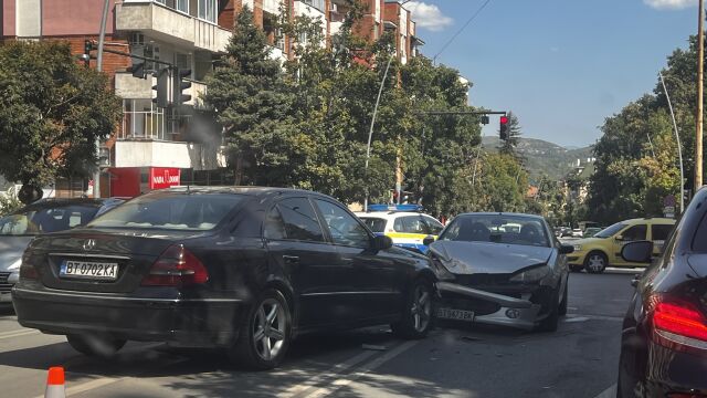 Мъж пострада при верижна катастрофа във Велико Търново Инцидентът е станал