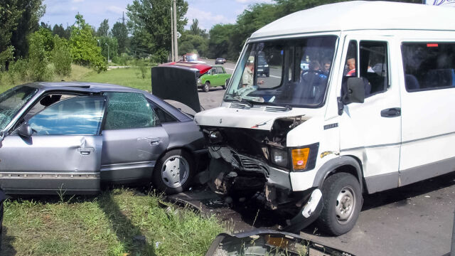 Седем души са пострадали при катастрофа на пътя между хасковското