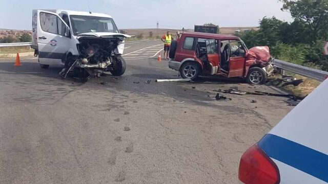Тежка катастрофа е станала на входа на град Карнобат в