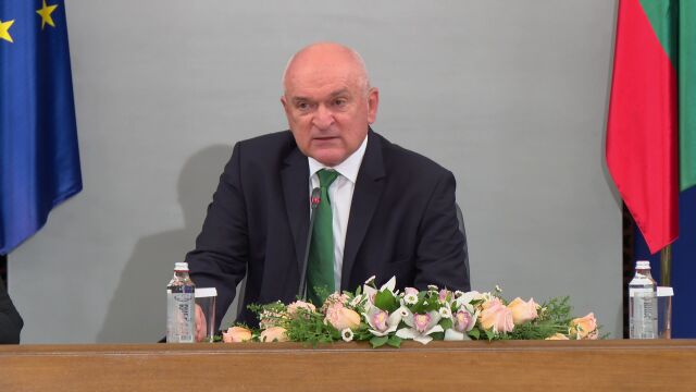 Екатерина Захариева и Юлиян Попов са кандидатите за еврокомисар Това