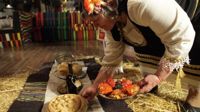 79 от българите правят коледна украса и спазват традициите на