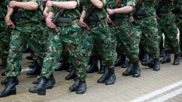 Над 100 български военни ще подпомагат поддържането на сигурността в
