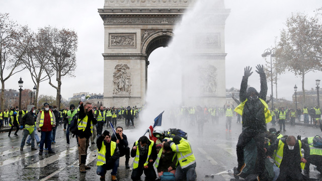 Профилът на радикалите: Кои са авторите на погрома в Париж?