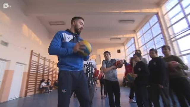 "Левски Лукойл": Играйте баскетбол и си учете уроците (ВИДЕО)