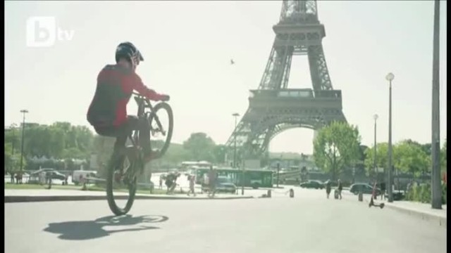 За ценители: С колело по стръмните стълби на Париж (ВИДЕО)