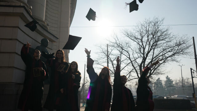 Син завърши университет на 78 г за В трогателно