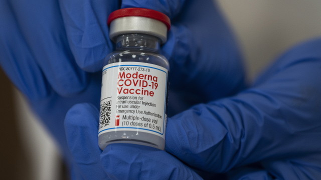 Бустерна доза от ваксината срещу COVID-19 на компанията „Модерна“ осигурява