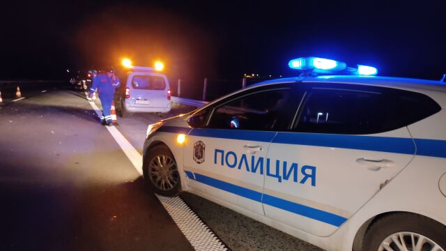 Два автомобила са се ударили на АМ Тракия край Вакарел
