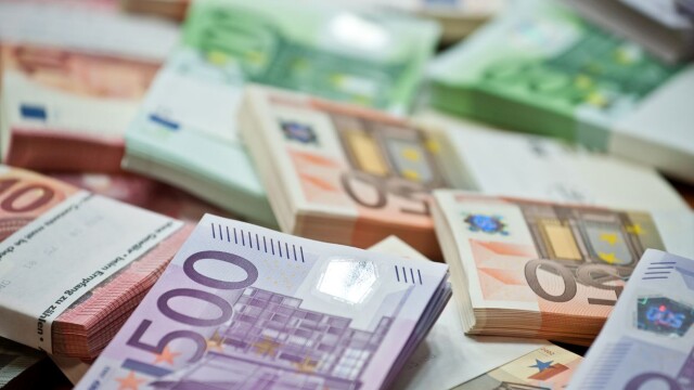И днес продължава историческият спад на единната европейска валута Едно