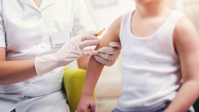 Във ваксинационният център на УМБАЛ „Света Анна“ ще се ваксинират