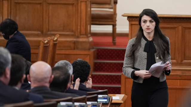 Депутатите Лена Борисова и Яна Балникова от Продължаваме промяната ще