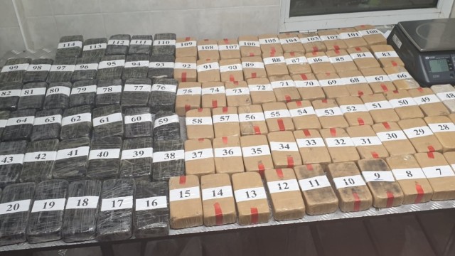 Митнически служители откриха 58,766 кг хероин във фабрична кухина на