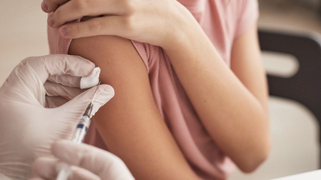 Пристигат ваксините срещу коронавирус за деца в България Не във всеки