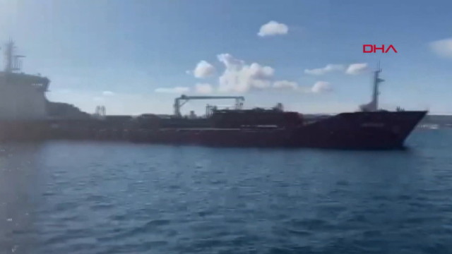Авария на Босфора Кораб блокира за няколко часа движението през