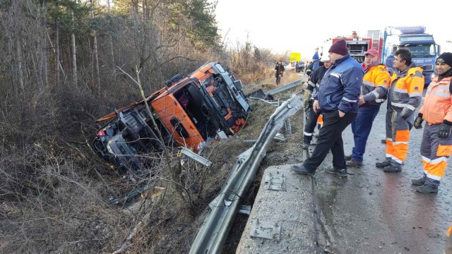Тежка катастрофа тази сутрин затрудни трафика н пътя Русе Бяла Малко преди